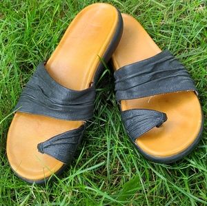 Cougar Thong Sandals